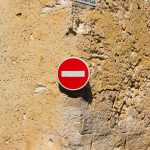 איך להציב גבולות בלי עונשים – השיטה של דפנה תייר להורות קשובה וסמכותית
